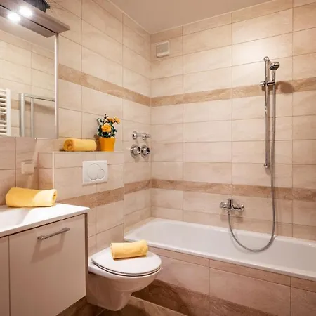 Fewo Tatzelwurm A5 , Bergblick, Schwimmbad, Sauna, Smart Tv55, Aussergewohnlich * Oberaudorf